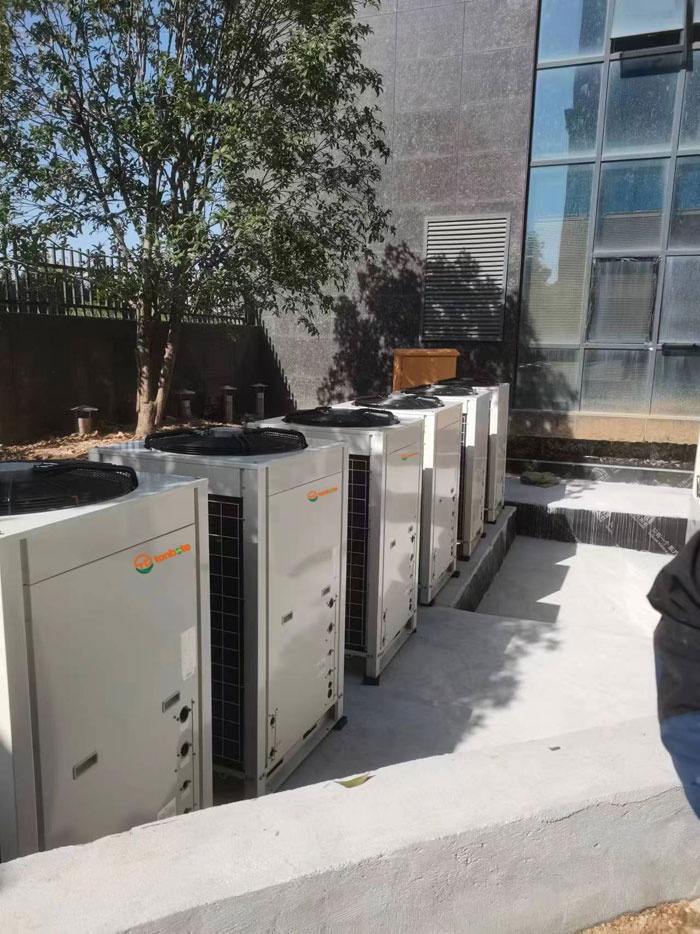 Attrezzatura standard del parco a zero emissioni di carbonio | Il sistema intelligente a pompa di calore a doppia sorgente di Tongbao Te, che sblocca un nuovo risparmio energetico per il riscaldamento e il raffreddamento Attrezzatura standard del parco a zero emissioni di carbonio | Il sistema intelligente a pompa di calore a doppia sorgente di Tongbao Te, che sblocca un nuovo risparmio energetico per il riscaldamento e il raffreddamento