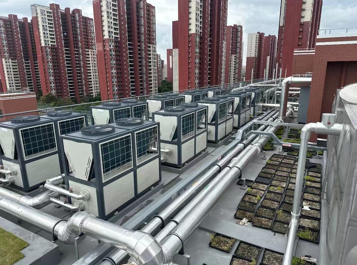 Nuovo punto di riferimento per il risparmio energetico e la riduzione dei costi! Il sistema intelligente con pompa di calore a doppia fonte rimodella le soluzioni energetiche per hotel e complessi commerciali Nuovo punto di riferimento per il risparmio energetico e la riduzione dei costi! Il sistema intelligente con pompa di calore a doppia fonte rimodella le soluzioni energetiche per hotel e complessi commerciali