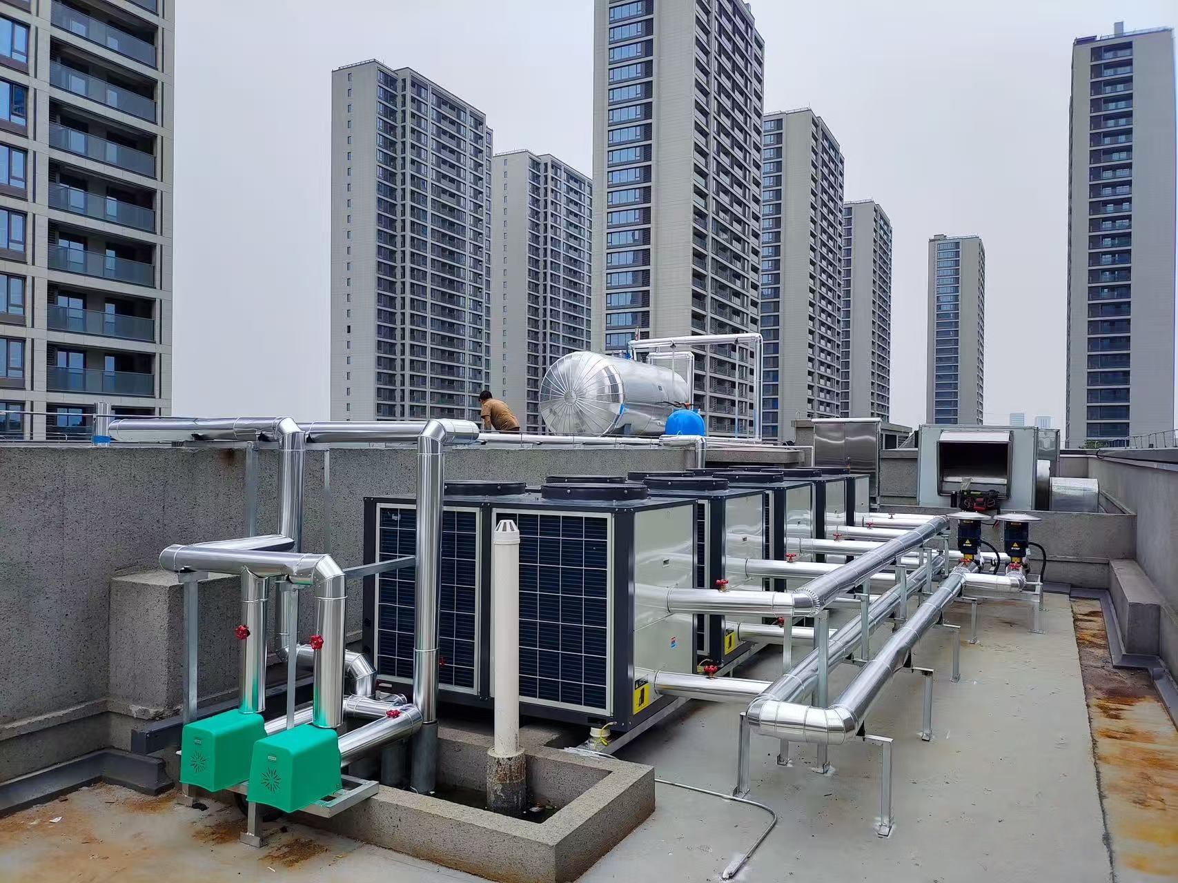 Le fluttuazioni energetiche internazionali si sono intensificate e le pompe di calore a doppia fonte offrono risparmio energetico, stabilità, riduzione dei costi e miglioramento dell’efficienza.